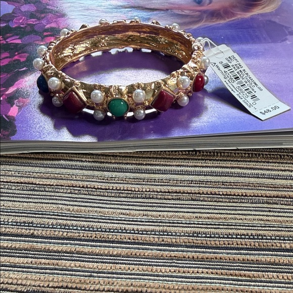Gold Bracelet with Red and Green Gems - Picture 2 of 6